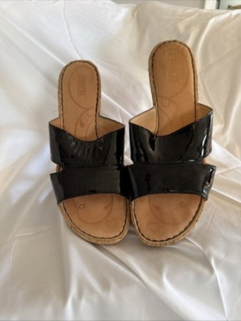 Born Size 10 Woman’s Black Patent Slide EUC